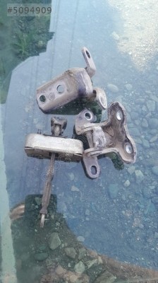 Toyota auris sağ arka kapı menteşe