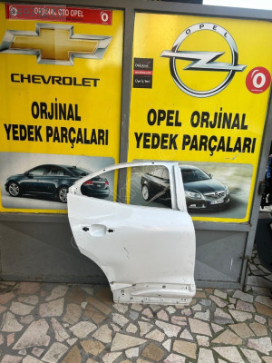 Opel mokka sağ arka kapı beyaz renk