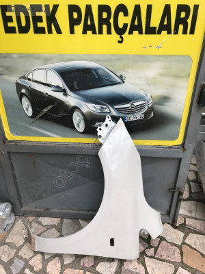 Opel Corsa e sol ön çamurluk beyaz