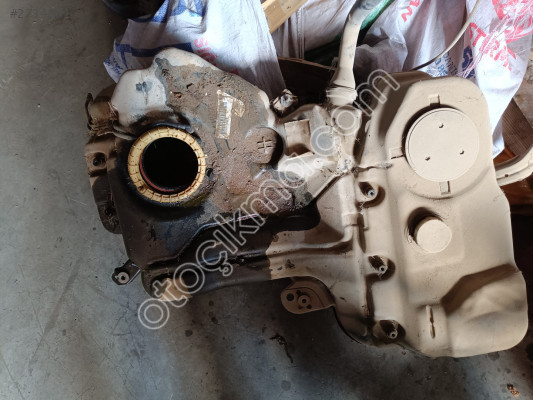 8K0201021 Audi A4 yakıt deposu