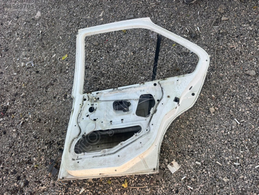 Bmw E34 520 Sağ Arka Kapı