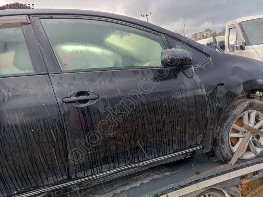 Toyota Auris sağ ön kapı 2007-2012