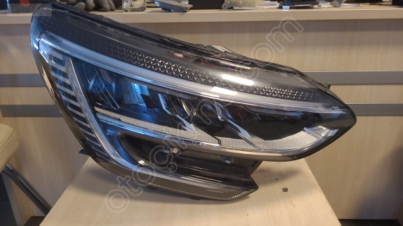 Megane 4 İcon Sağ Far Orjinal