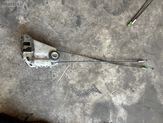 Toyota yaris sol arka kapı kilidi 2007-2011