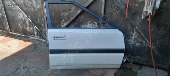 Mazda 323 hatcback sağ ön kapı