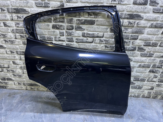 Maserati Grecale sağ arka kapı