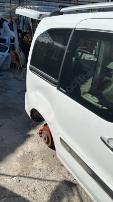 2016 Citroen Berlingo sağ arka çamurluk