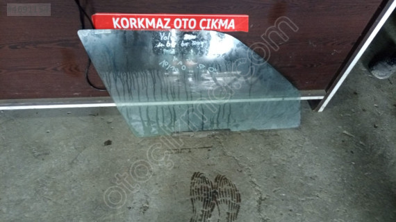 Volvo 460 sağ ön kapı camı