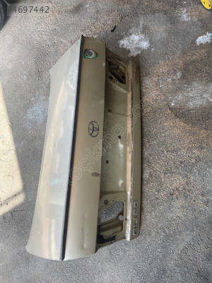 Toyota corona arka bagaj kaputu