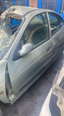Megane 1 çıkma dolu sol ön kapı