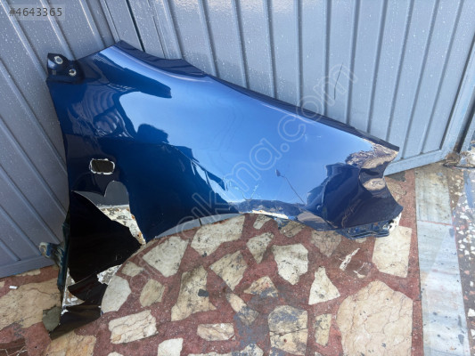 Toyota Corolla Sağ Ön Çamurluk