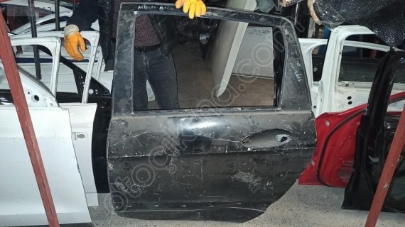 MERCEDES B SERİSİ W245 SOL ARKA KAPI