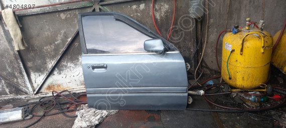 Mazda 323 sedan sağ ön kapı