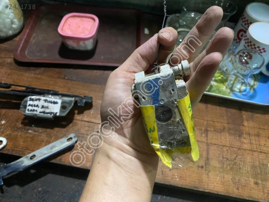 SKODA PİCK UP SOL ÖN KAPI MENTEŞESİ ORJİNAL ÇIKMA