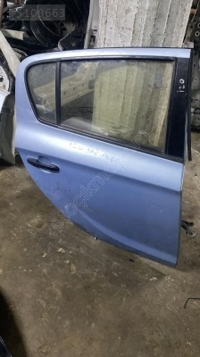 HYUNDAİ İ20 SAĞ ARKA KAPI