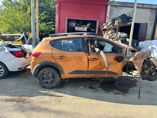 Sandero stepway 2020 - 2023 sağ arka kapı