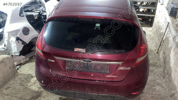 FORD FİESTA ARKA TAMPON