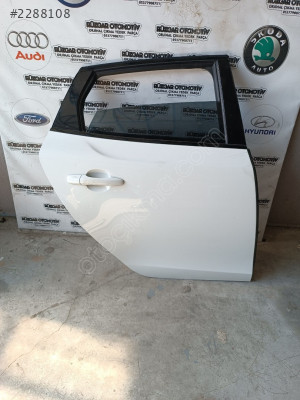 Volvo V40 hatasız boyasız sağ arka kapı