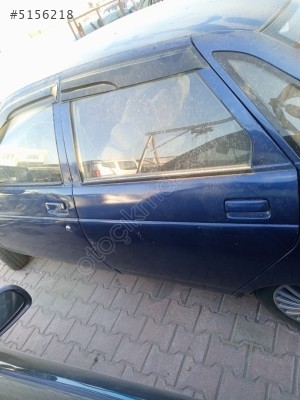 Lada Vega sol arka kapı
