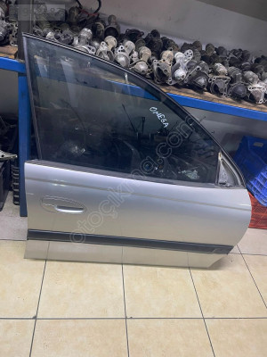 OPEL OMEGA SAĞ ÖN KAPI