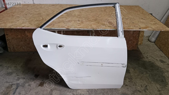 2015 toyota corrolla sag arka kapi