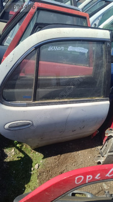 Nissan sağ arka kapı