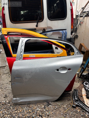 Renault megan dört çıkma sol arka kapı