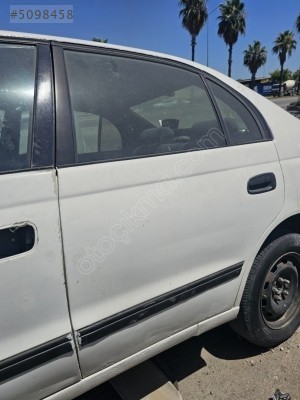Toyota Carina sol arka kapı