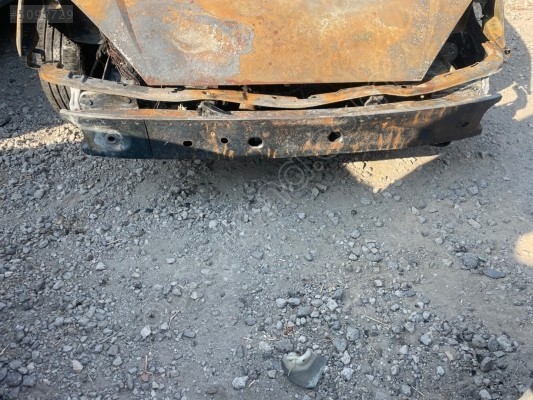 Ford Focus Ön tampon demiri