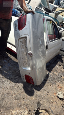 Fiat albea bagaj kapağı