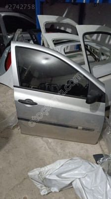 Clio 3 sağ ön kapı