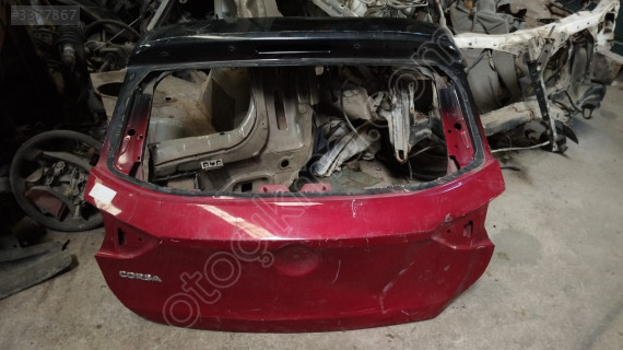 opel corsa f bagaj kapağı