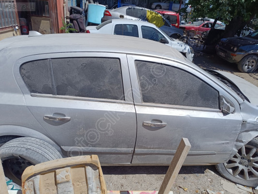Astra h sağ ön kapı