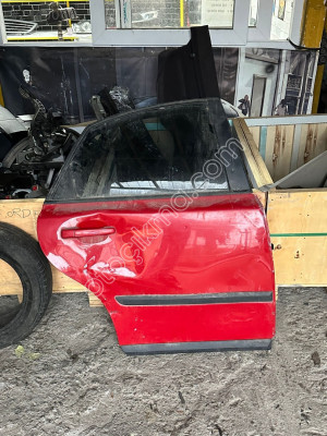 Volvo s40 sağ arka kapı kırmızı orijinal