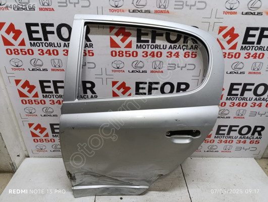 TOYOTA YARİS SOL ARKA KAPI ÇIKMA ORİJİNAL PARÇA