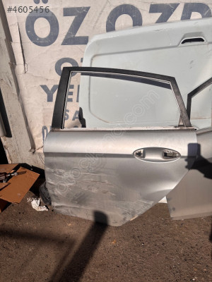 Fiesta sol arka kapı