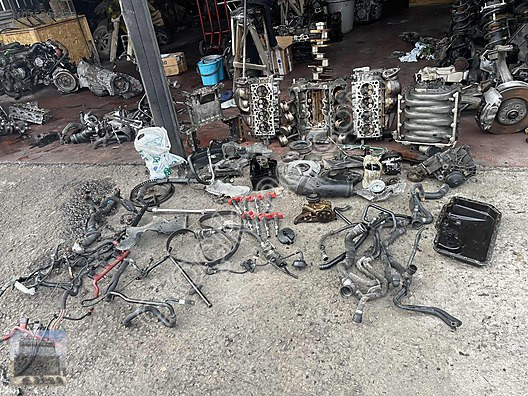 AUDİ A8 4.2 BFM MOTOR YAĞ FİLİTRE BAĞLATI AYAĞI ÇIKMA KÜTÜK