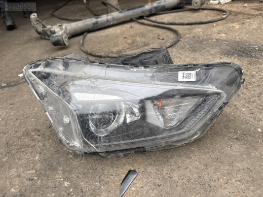 Hyundai Bayon sağ ön far