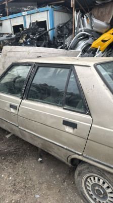 Renault 9 sol arka kapı
