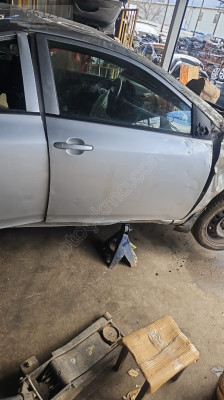 2010 Toyota Corolla sağ ön kapı