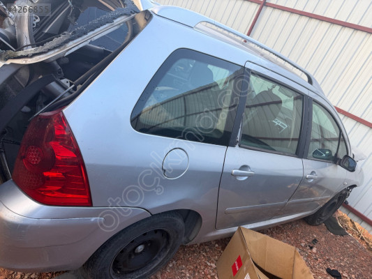 Peugeot 307 sağ ön kapı