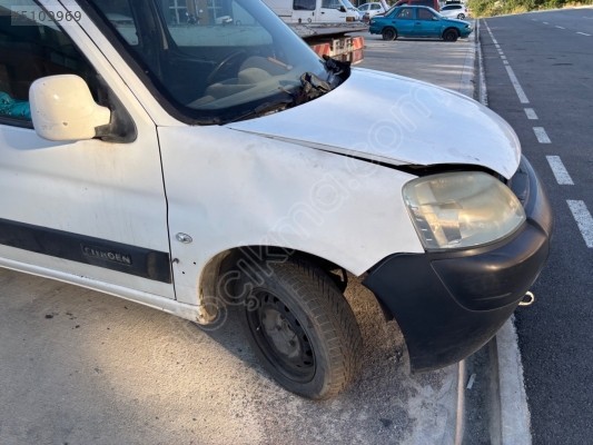Citroen Berlingo ön çamurluklar