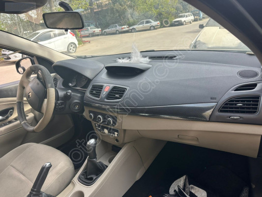 RENAULT MEGANE GÖĞÜSLÜK ÇIKMA