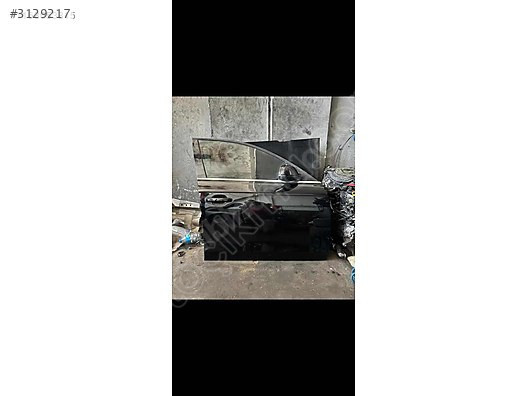 Audi A4 sağ ön kapı