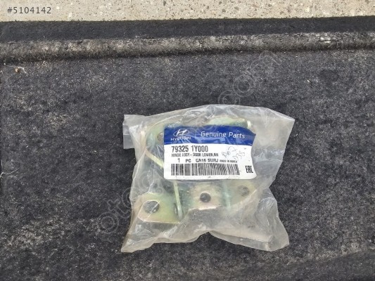 Hyundai i20 Sağ ön alt kapı menteşesi