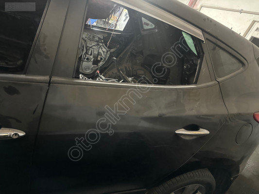 Hyundai ix35 Sol arka kapı