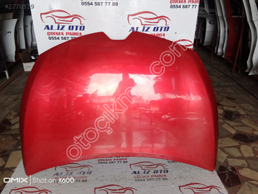 Renault Clio 4 motor kaputu kırmızı