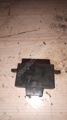 Mazda 323  flaşör düğmesi
