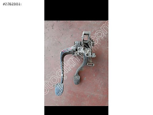 AUDİ A4 DEBRİYAJ FREN PEDALI 8D1721117