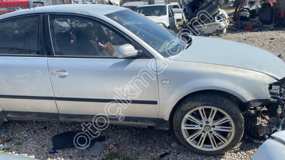 Passat B.5 Sağ ön kapı